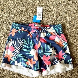 Never worn cute stretchy shorts. They have real pockets as well.